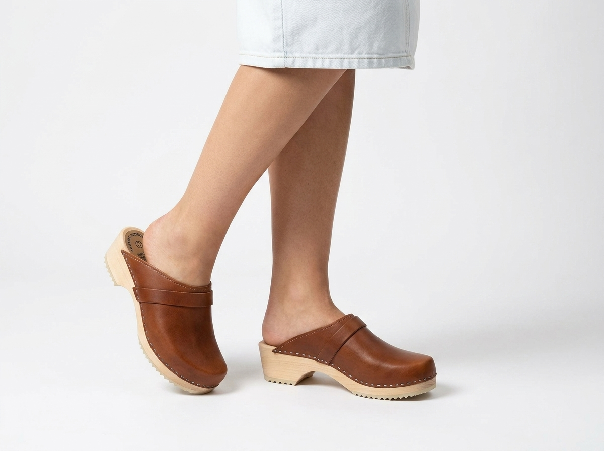 Calmare Swedish Wooden Clogs "Original Natur" – Handmade Genuine Leather Clogs with Alder Wood Sole | Made in Sweden