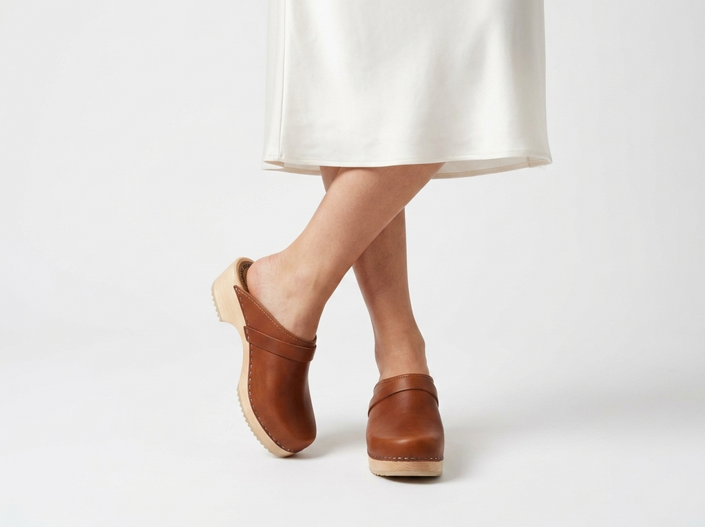 Calmare Swedish Wooden Clogs "Original Natur" – Handmade Genuine Leather Clogs with Alder Wood Sole | Made in Sweden