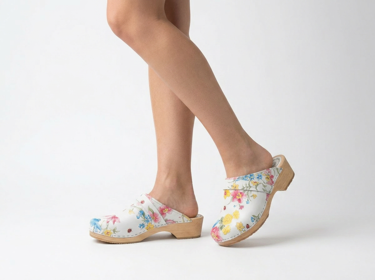 Swedish Wooden Clogs "Sommarblomma" – Handmade Floral Leather Clogs with Alder Wood Sole | Made in Sweden