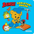 Bamse Sakletardagen – Swedish seek & find board book cover published by Kärnan, showing Bamse holding a magnifying glass with a cuckoo clock, alarm clock, hammer and a book with Lille Skutt visible on a bright blue background, ages 0–3, ISBN 9789157035547

